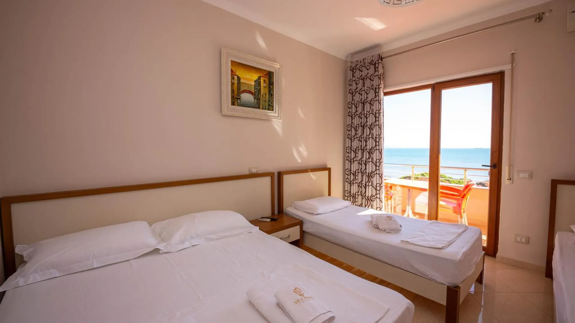 Hotel Vila Misiri Durres 3*,