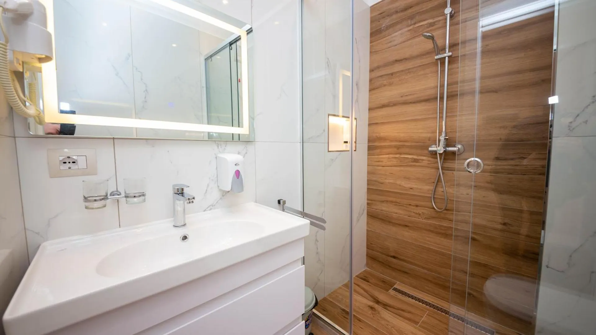 Hotel Vila Misiri Durres 3*,  Albania